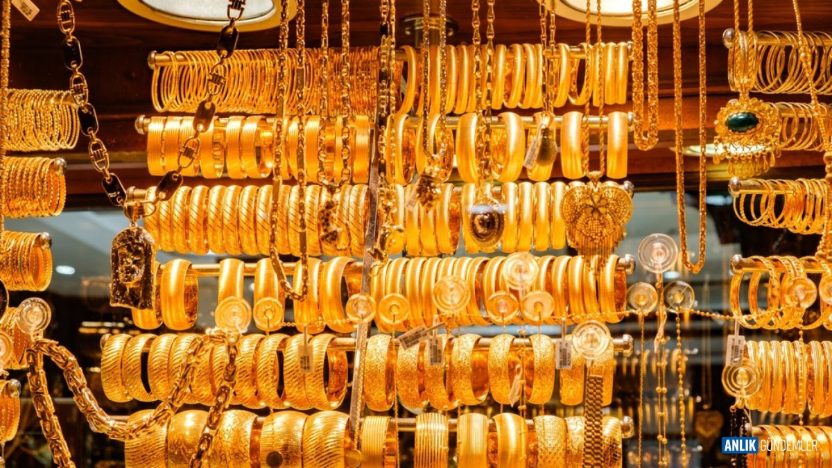 Gram Altın Sınırları Zorluyor: 7.000 TL Seviyesi Tarih mi Oluyor? Dolar Düşerken Yatırımcıların Gözü Nerede?