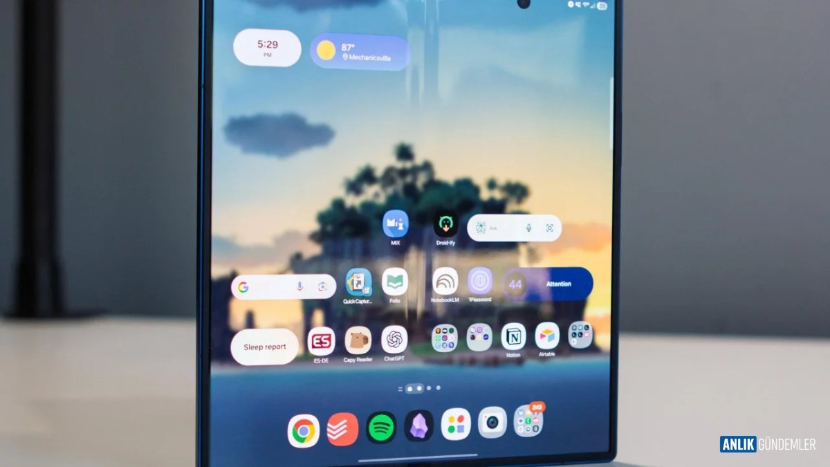 Samsung'tan Devrim Niteliğinde Adım: Galaxy Z Fold8 Wide Canlı Görüntülendi! Geniş Ekranlı Sürpriz Geliyor