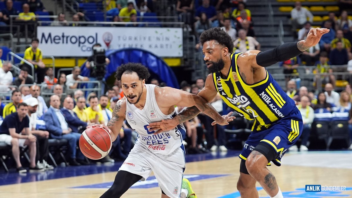 Anadolu Efes, Fenerbahçe Beko Karşısında Tarihi Bir Çıkış Peşinde: Seri 3. Maçta Kritik Hesaplaşma!