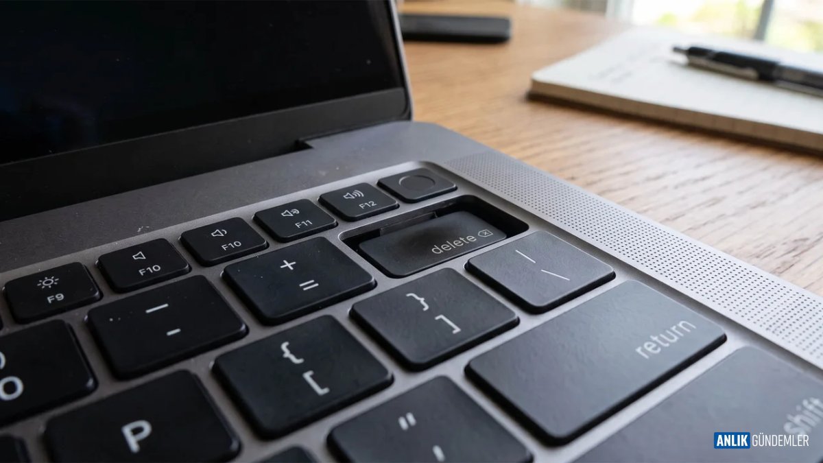 Apple'ın Yeni Gözdesi Çöküyor: MacBook Pro'larda 'Eriyen Klavye' Şoku! 895 Dolarlık Fatura Kullanıcıları Şaşkına Çevirdi