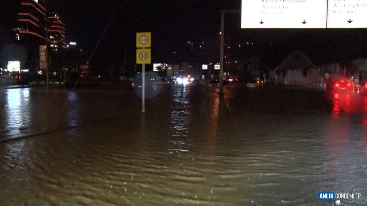 İstanbul'da dehşet: Sel sularına kapılan genç hayatını kaybetti! O anlar kamerada...