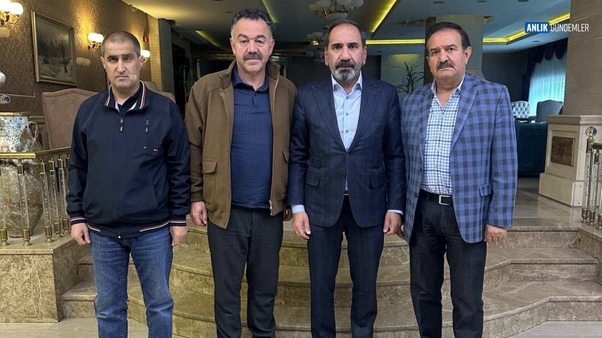 Sivasspor'da Liderlik Arayışı: Mecnun Otyakmaz'dan Destek Sinyali Geldi!