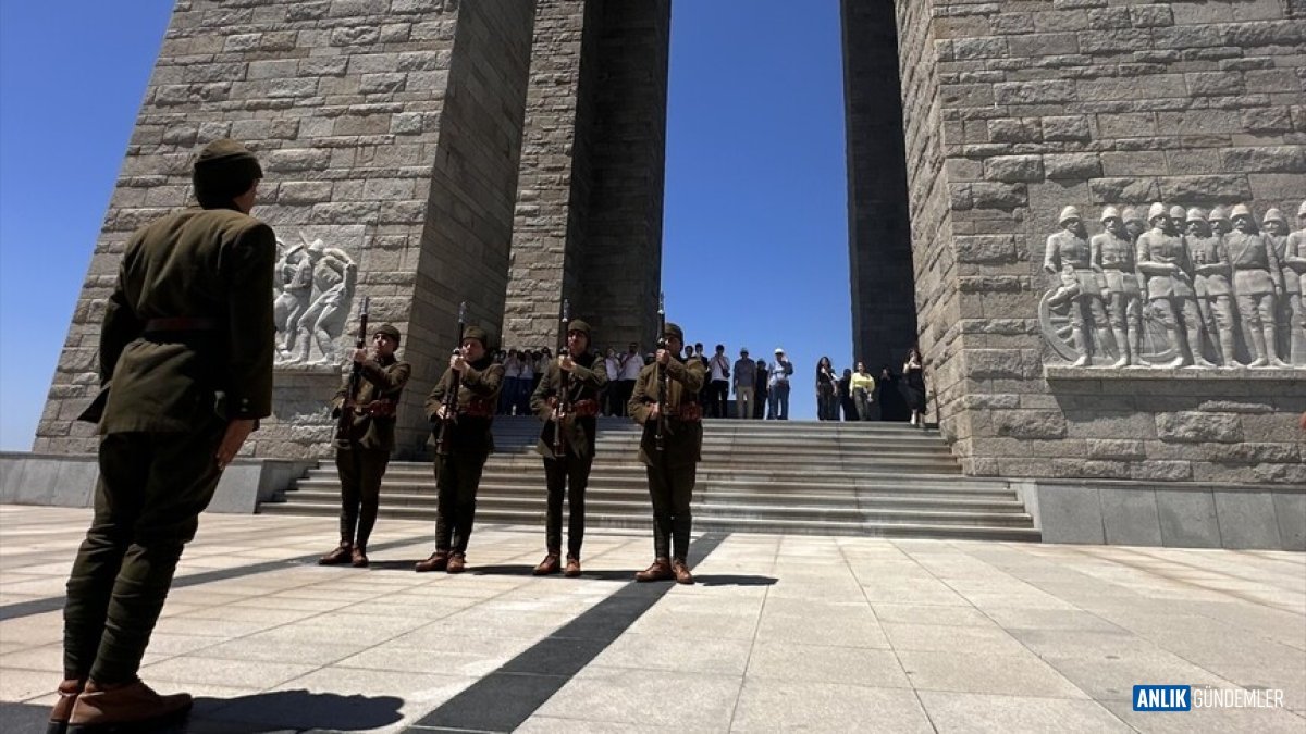 Çanakkale Destanı'nın Kahramanları Unutulmadı! 57. Piyade Alayı'ndan Tarihi Yarımada'da Ruhları Şad Eden Nöbet!