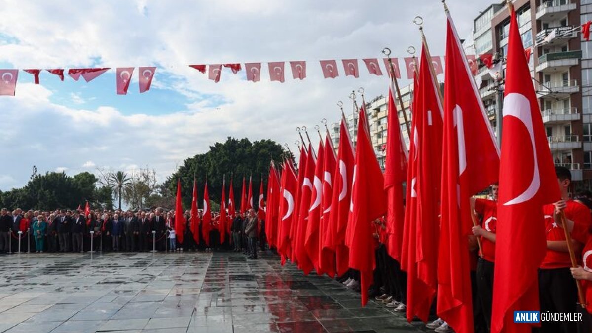 Cumhuriyet Bayramı'na Özel Mesaj Yağmuru: Liderler Geleceğe Nasıl Bakıyor?