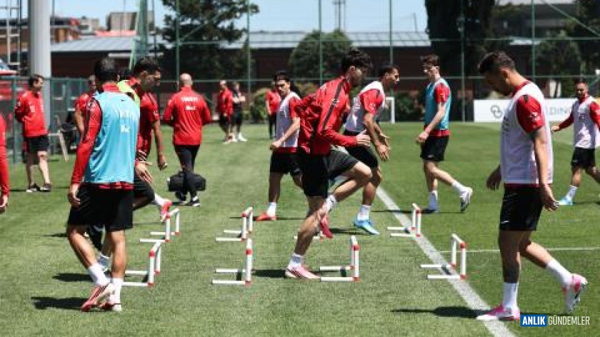 Milli Takım'da Kuzey Makedonya Mesaisi Başladı! Montella'nın Planları Ortaya Çıkıyor, Kilit İsimlerden Kritik Yoksunluklar Var!