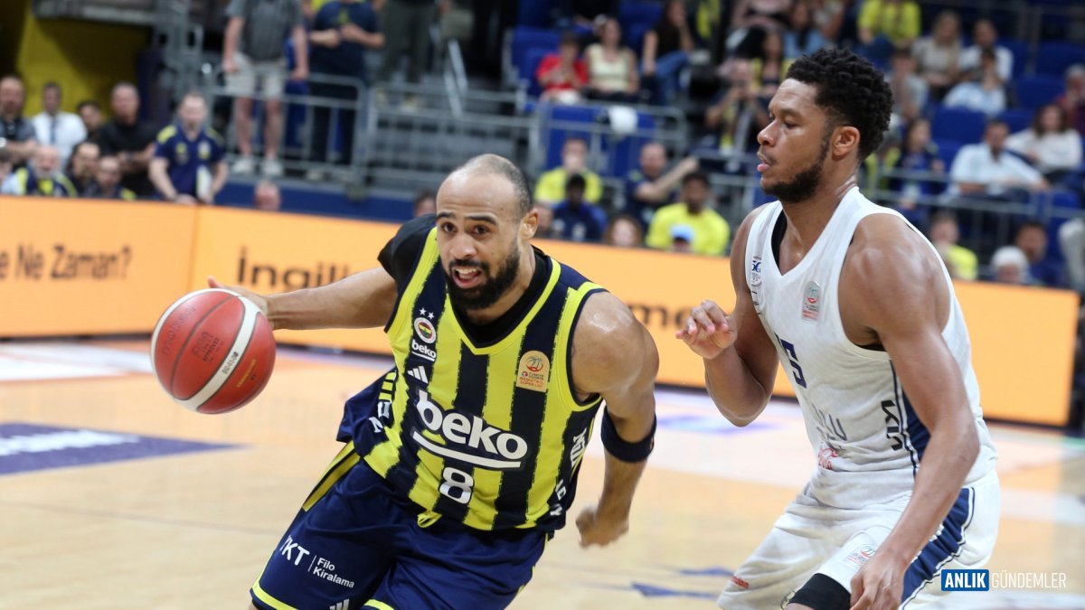 İstanbul Derbisinde Nefesler Tutuldu: Fenerbahçe Beko, Anadolu Efes'i Devirip Final Yolunda Avantajını Büyütecek mi?