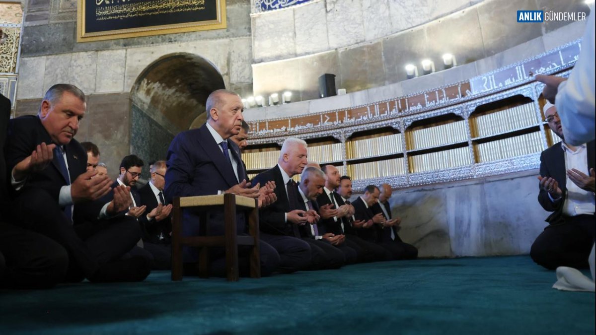 Ayasofya'da Tarihi Cuma Namazı: Erdoğan'dan Bayram ve Fetih Mesajları, Gökyüzü Şöleni Müjdesi!