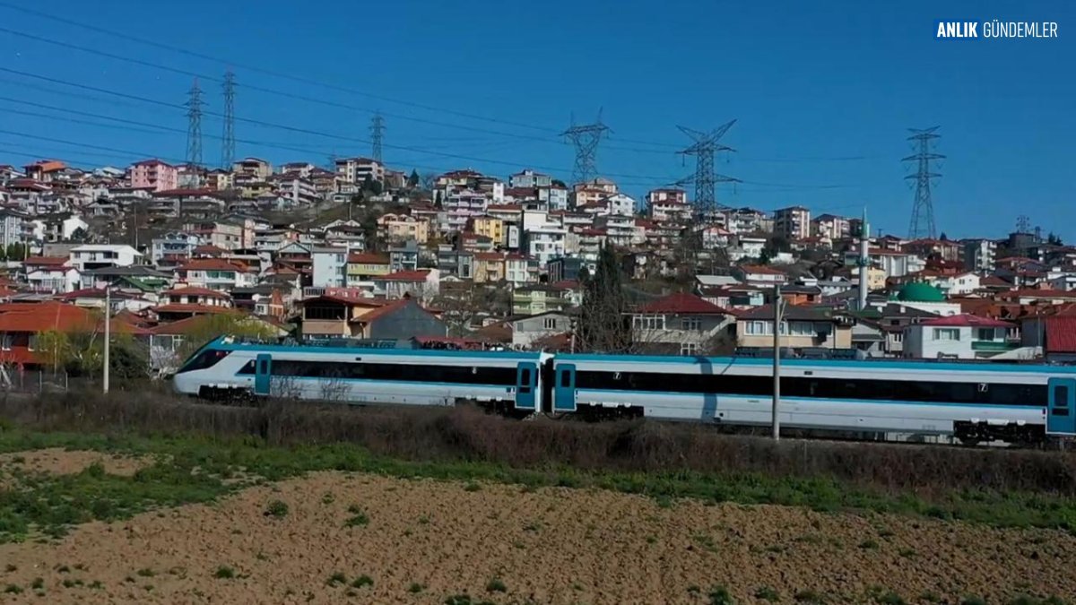 TÜRKİYE'NİN MİLLİ HIZLI TRENİ GÖZ DOLDURDU: 240 KM/SAAT SINIRINI AŞTI!