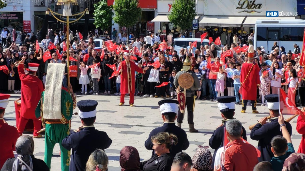 İstanbul'un Fethi Yeniden Canlandı: Tarihi Dokunuşlar ve Teknoloji Şöleniyle Unutulmaz Bir Yıl Dönümü!