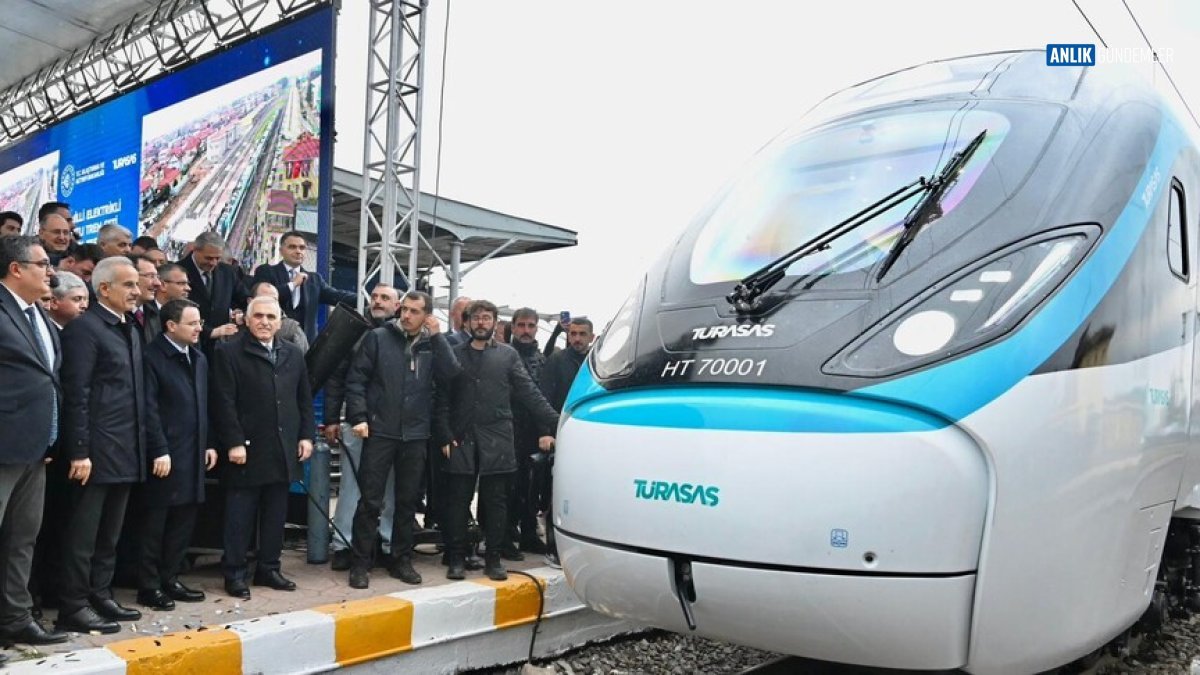 Türkiye'nin Milli Hızlı Treni 240 KM/S Rekorunu Kırdı: Raylarda Yeni Bir Dönem Başlıyor
